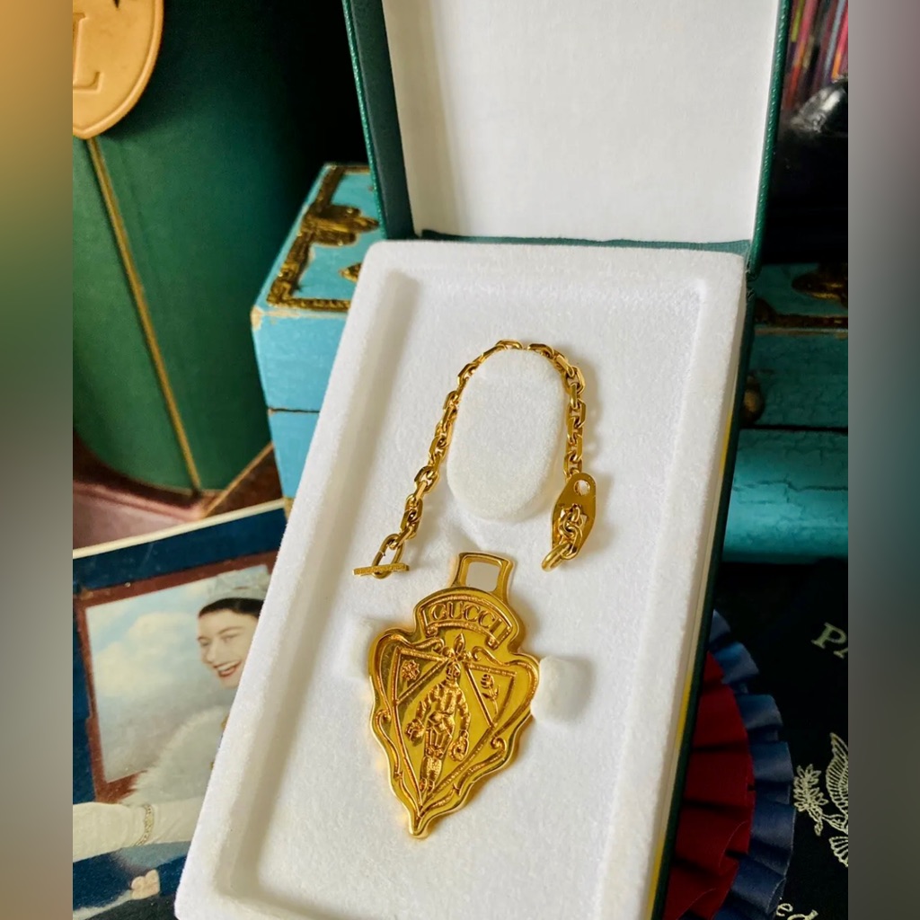 Rare Authentic Vintage Gucci Gold Large Shield Crest Charm Parfume Nobile Nib Gg